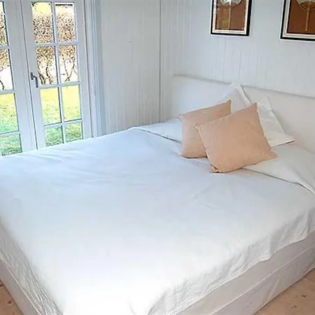 Three-bedroom Holiday Duevej 01 Feriehus