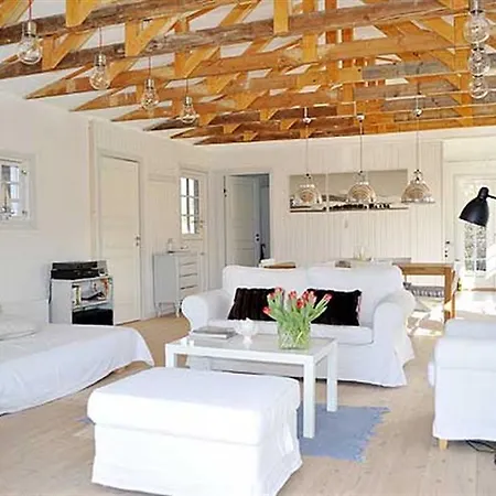 Three-bedroom Holiday Duevej 01 Feriehus