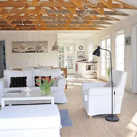 Three-bedroom Holiday Duevej 01 Feriehus Hornbæk