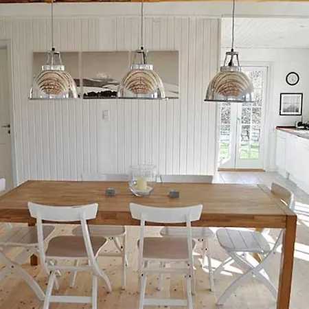 Three-bedroom Holiday Duevej 01 Feriehus